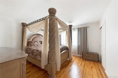 204 Sommer Avenue Staten Island NY 10314
