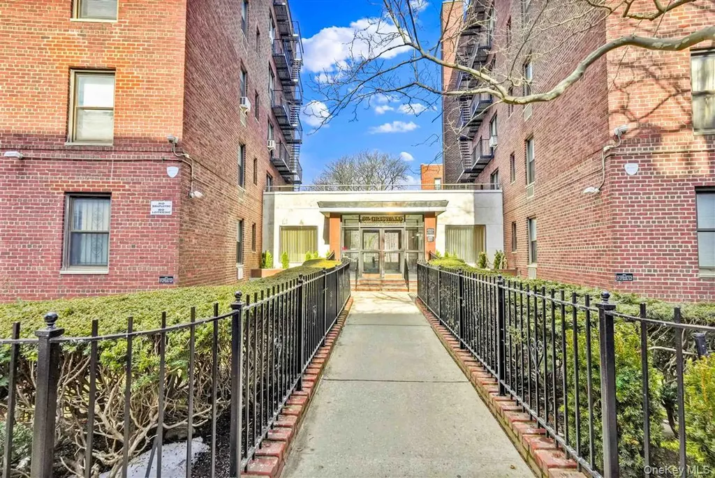 141-05 Pershing Crescent Briarwood NY 11435