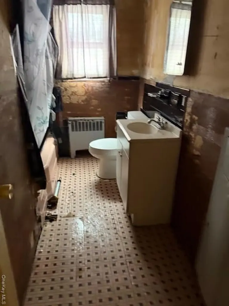 48 Cliff Avenue Hempstead NY 11550