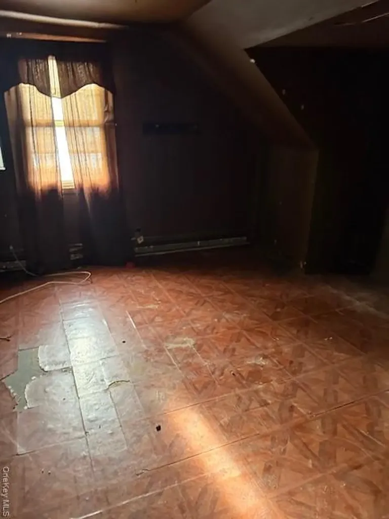 48 Cliff Avenue Hempstead NY 11550