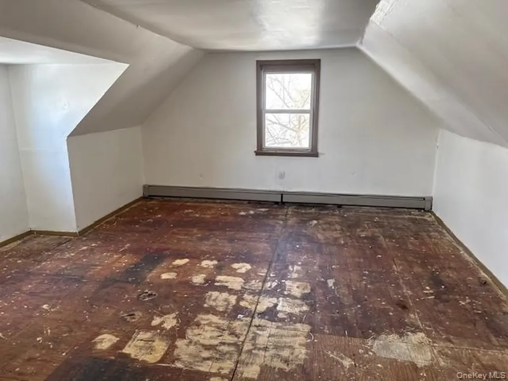 48 Cliff Avenue Hempstead NY 11550