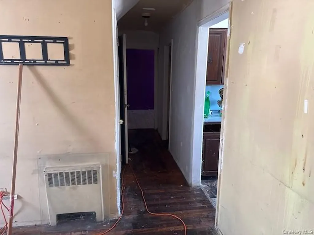 48 Cliff Avenue Hempstead NY 11550