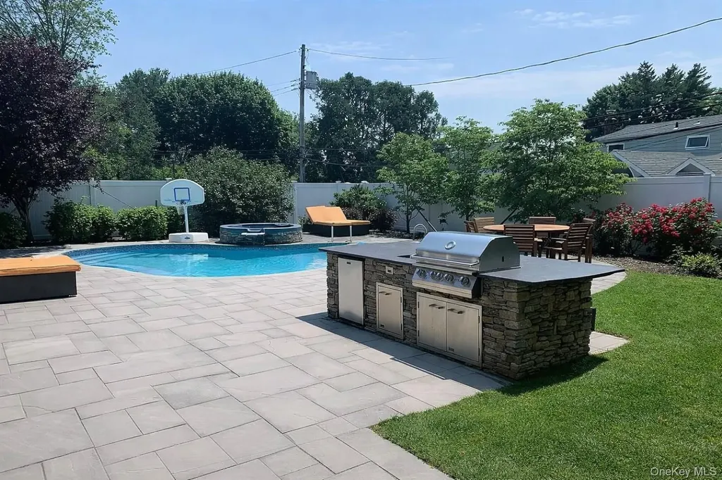 24 Willets Avenue Syosset NY 11791
