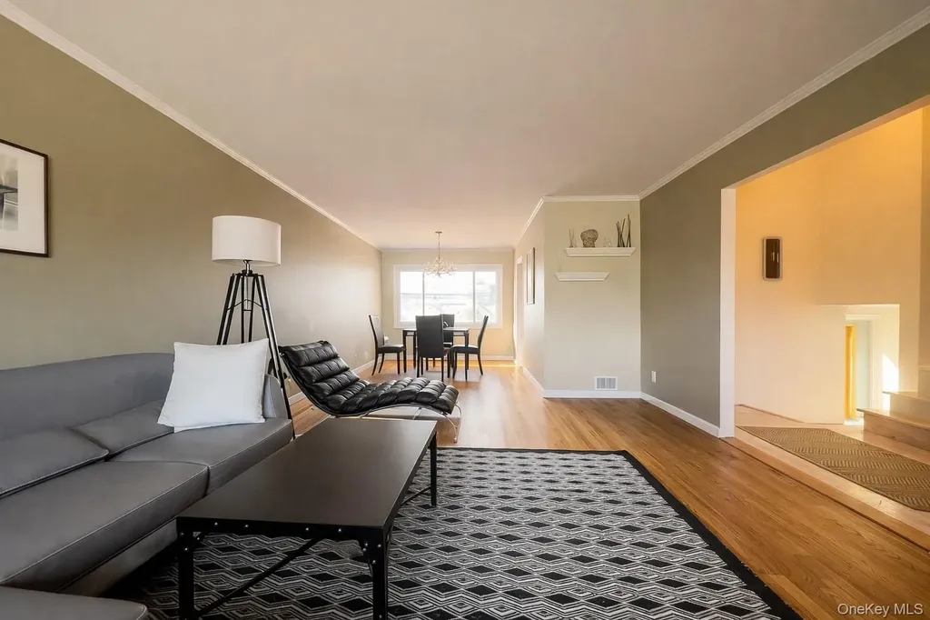 24 Willets Avenue Syosset NY 11791