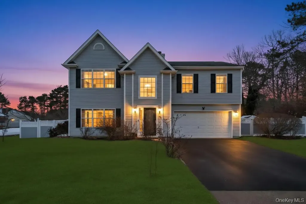 1 Vinyard Way Coram NY 11727