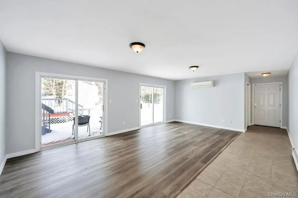 1 Vinyard Way Coram NY 11727