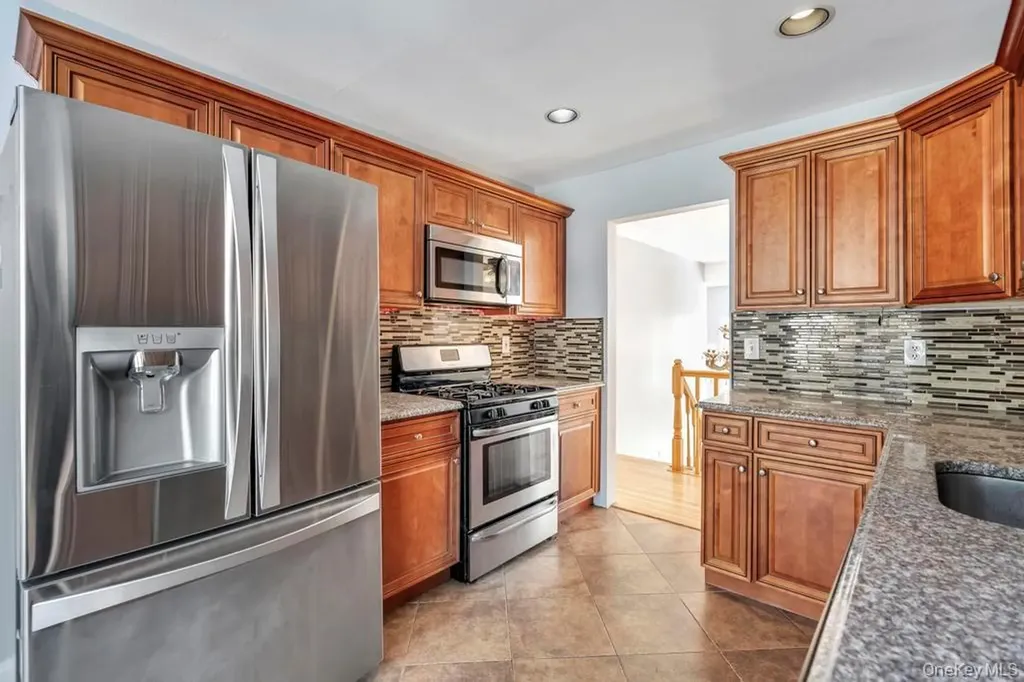 1 Vinyard Way Coram NY 11727