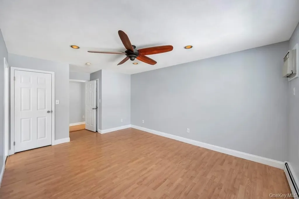 1 Vinyard Way Coram NY 11727