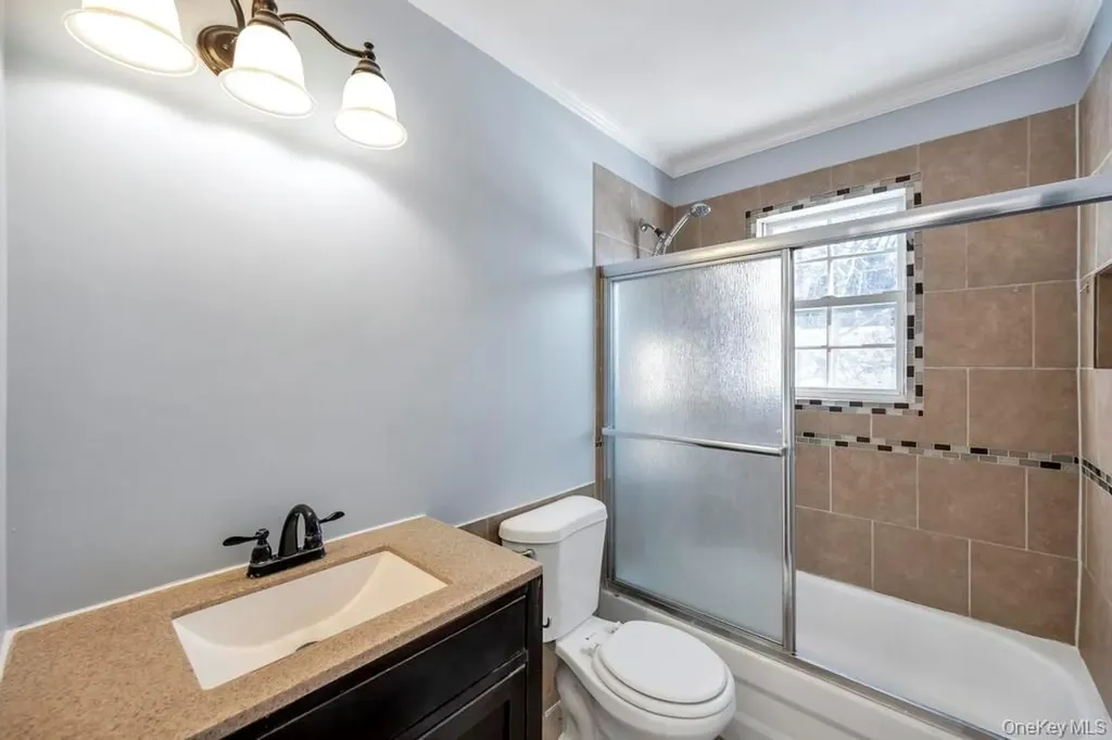 1 Vinyard Way Coram NY 11727