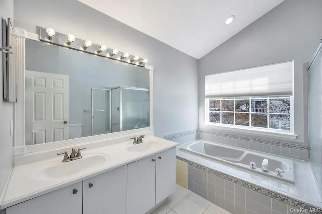 1 Vinyard Way Coram NY 11727