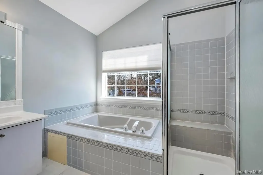 1 Vinyard Way Coram NY 11727