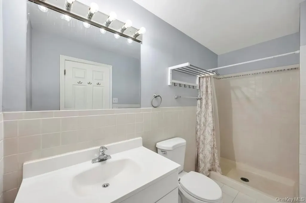 1 Vinyard Way Coram NY 11727