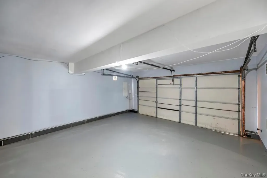 1 Vinyard Way Coram NY 11727
