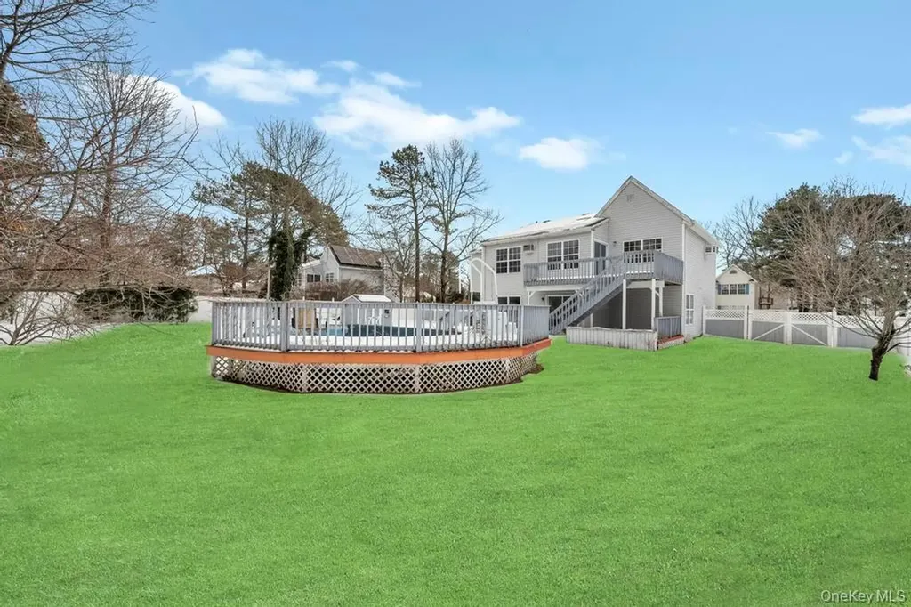 1 Vinyard Way Coram NY 11727