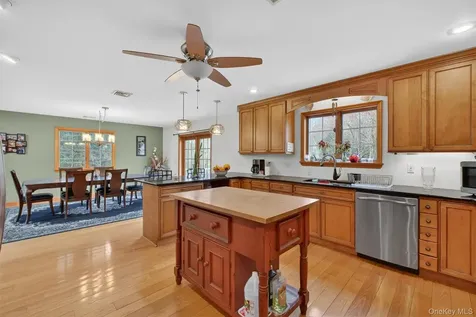 23 Ruth Road Cortlandt Manor NY 10567