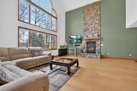 23 Ruth Road Cortlandt Manor NY 10567