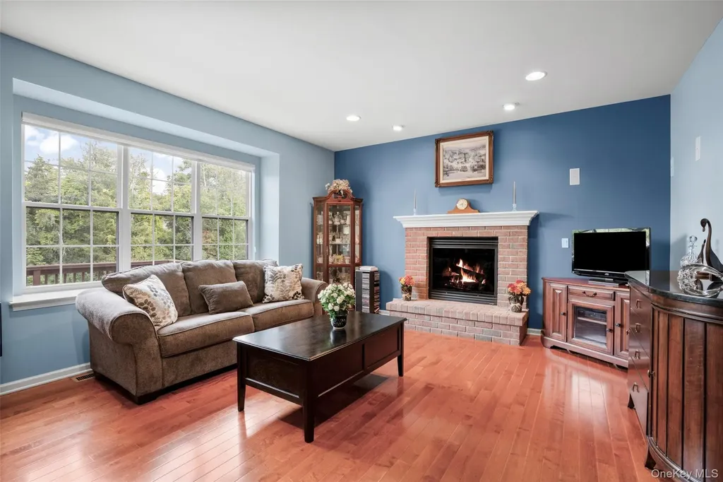 653 Creekside Lane Fishkill NY 12524