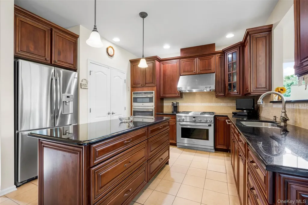 653 Creekside Lane Fishkill NY 12524