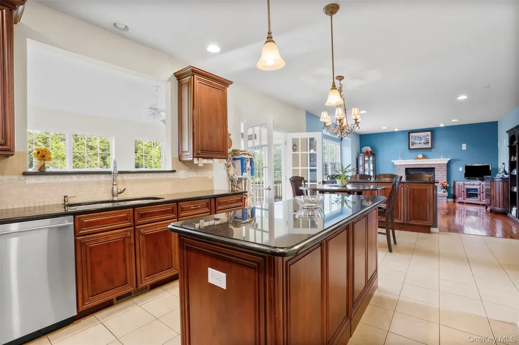653 Creekside Lane Fishkill NY 12524