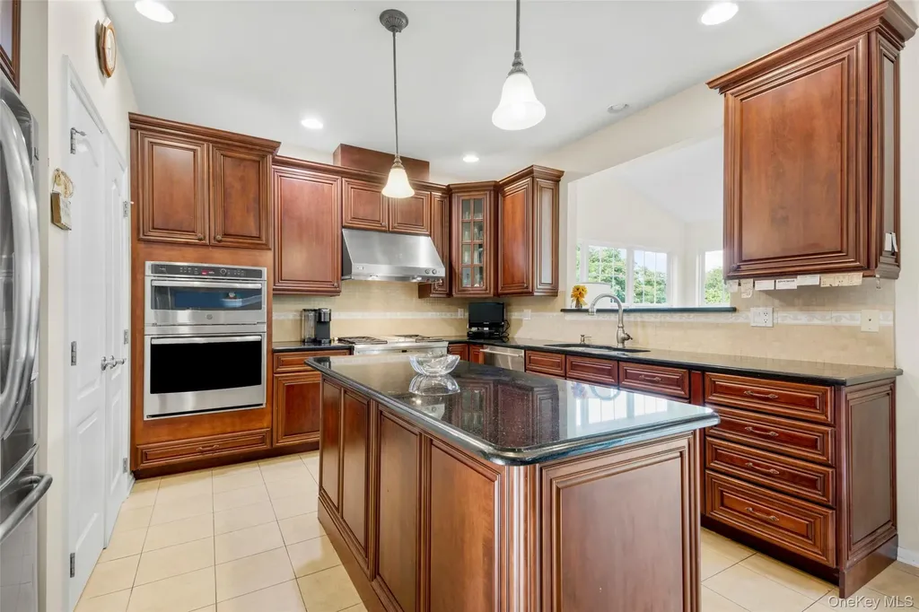653 Creekside Lane Fishkill NY 12524