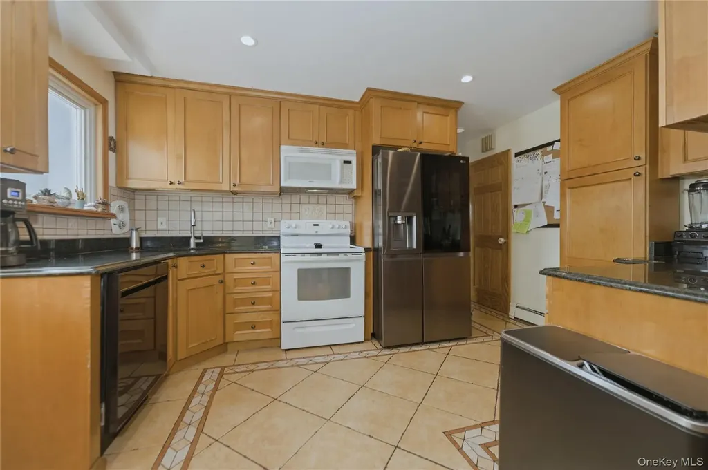 3 Archer Street Freeport NY 11520