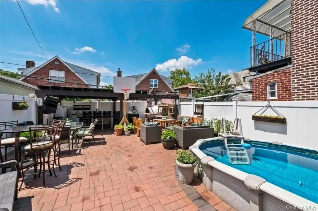 42-28 189th Street Flushing NY 11358