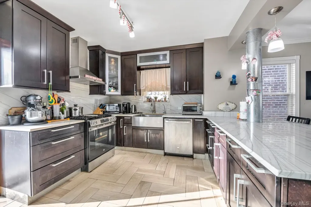 42-28 189th Street Flushing NY 11358