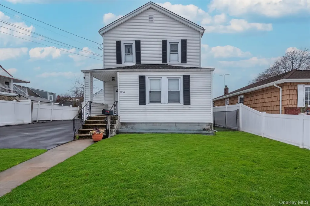 1060 Midland Street Uniondale NY 11553