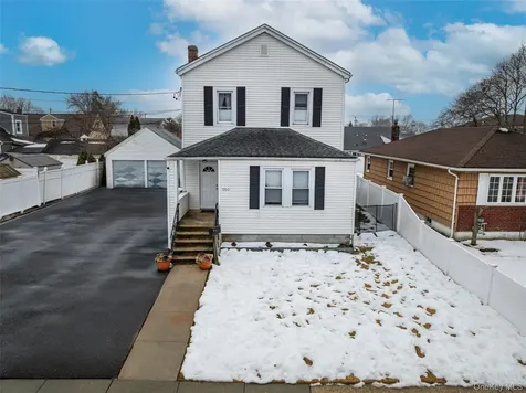 1060 Midland Street Uniondale NY 11553
