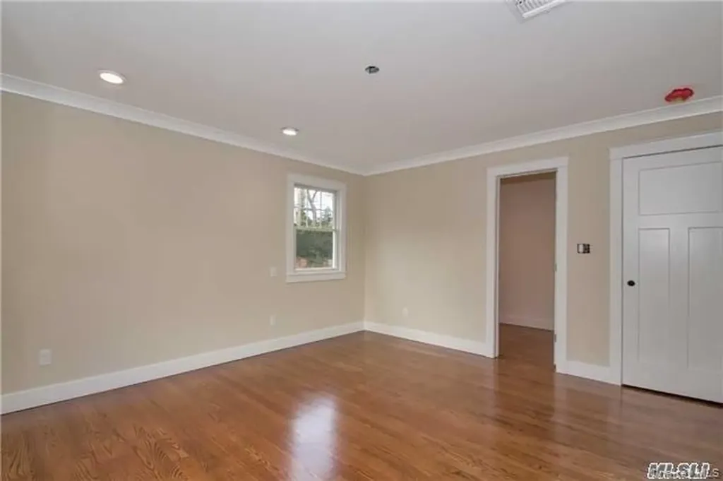 22 Avenue E Holbrook NY 11741
