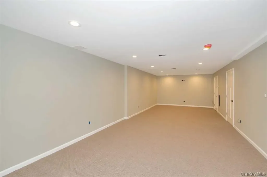 22 Avenue E Holbrook NY 11741