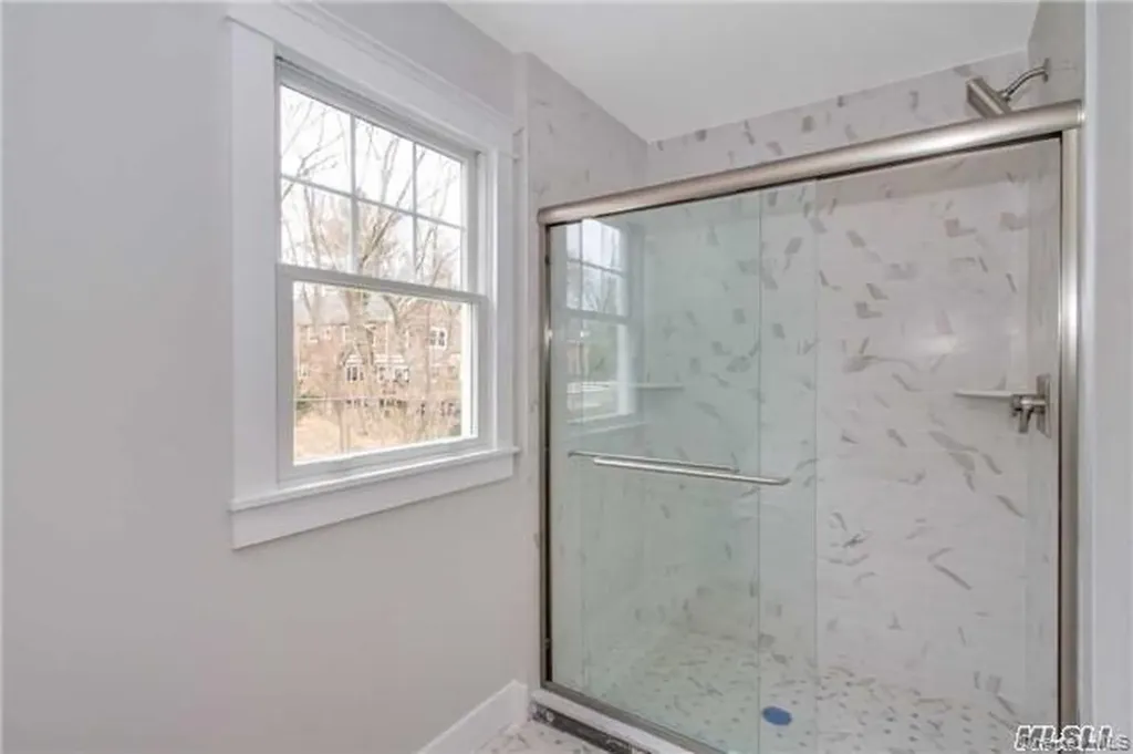 22 Avenue E Holbrook NY 11741