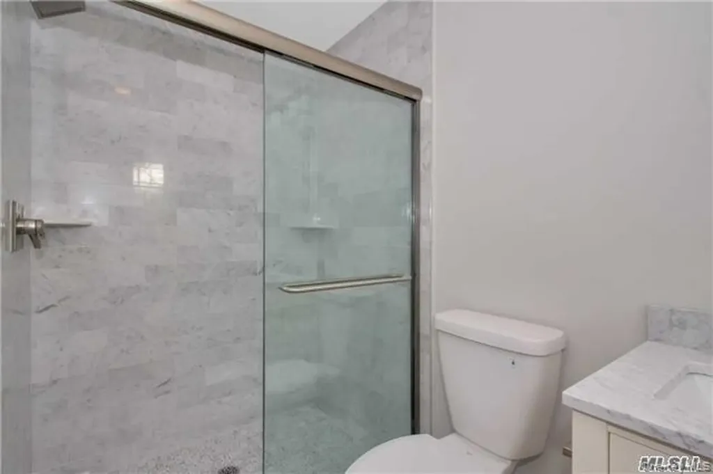 22 Avenue E Holbrook NY 11741
