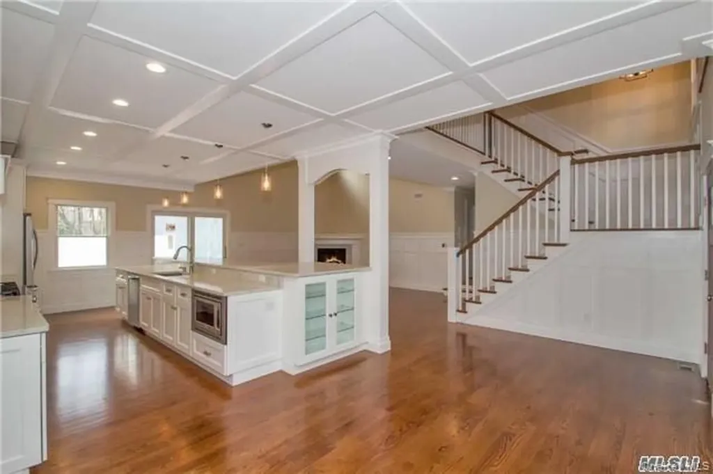 22 Avenue E Holbrook NY 11741