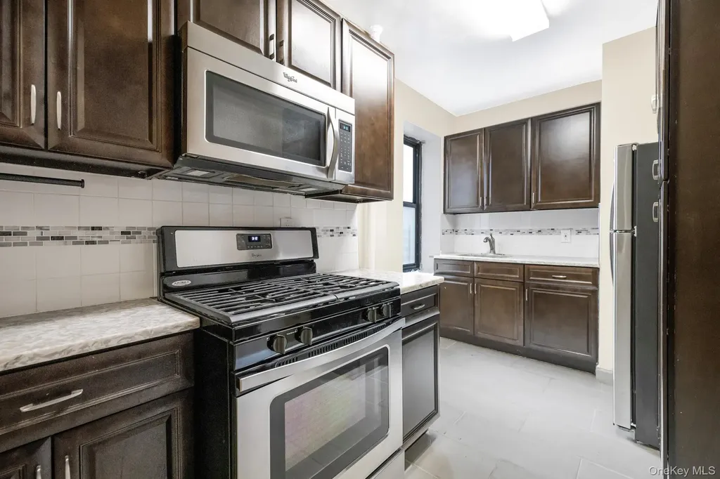 306 E Mosholu Parkway S Bronx NY 10458