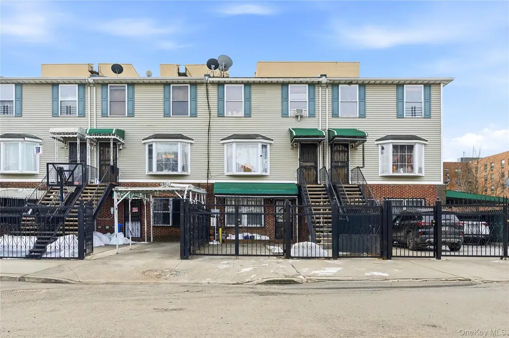 592 Beech Terrace Bronx NY 10454