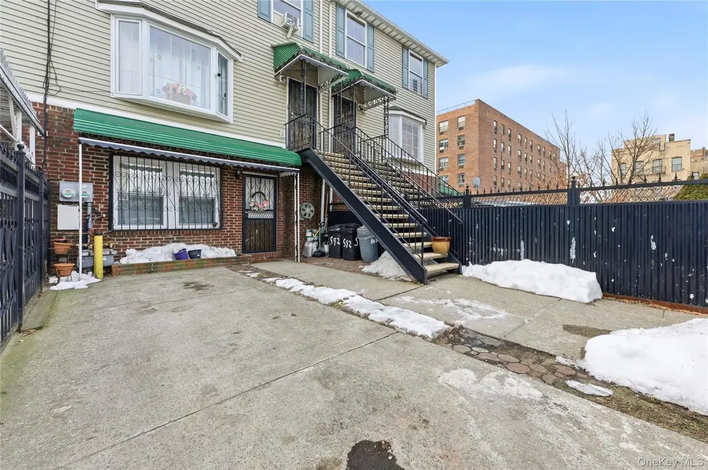 592 Beech Terrace Bronx NY 10454