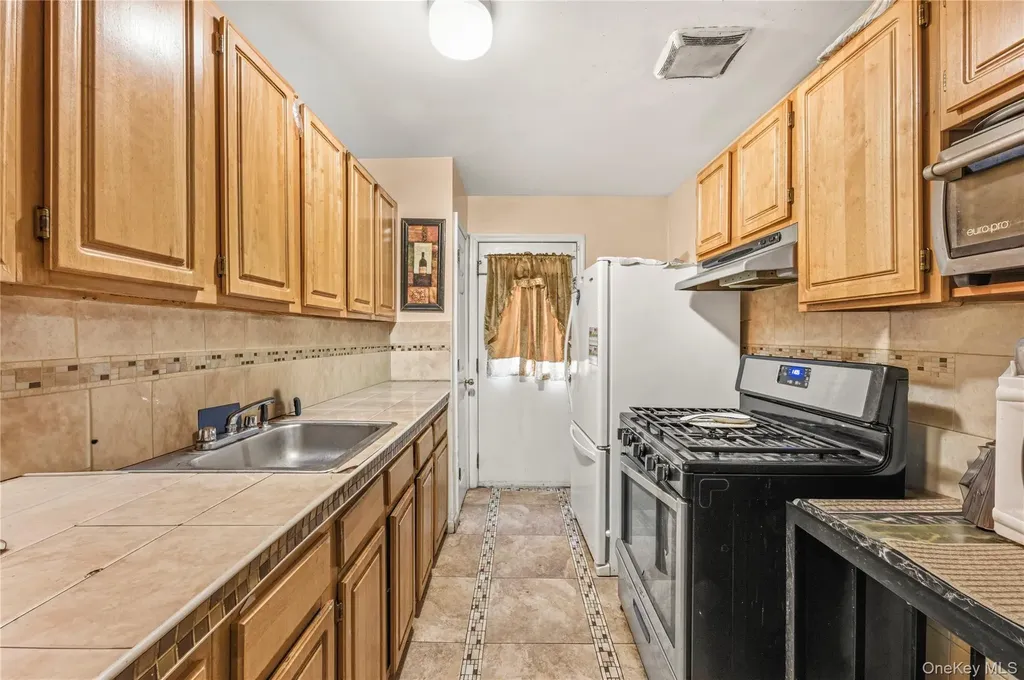 592 Beech Terrace Bronx NY 10454