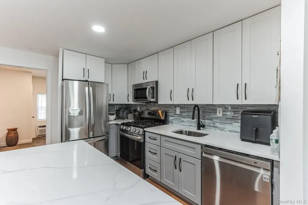 40-09 23rd Avenue Astoria NY 11105