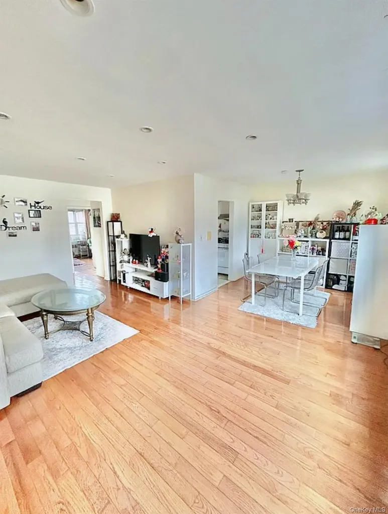 150-71 70rd Flushing NY 11367