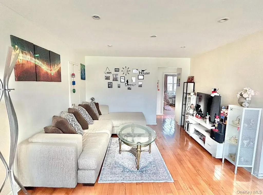 150-71 70rd Flushing NY 11367