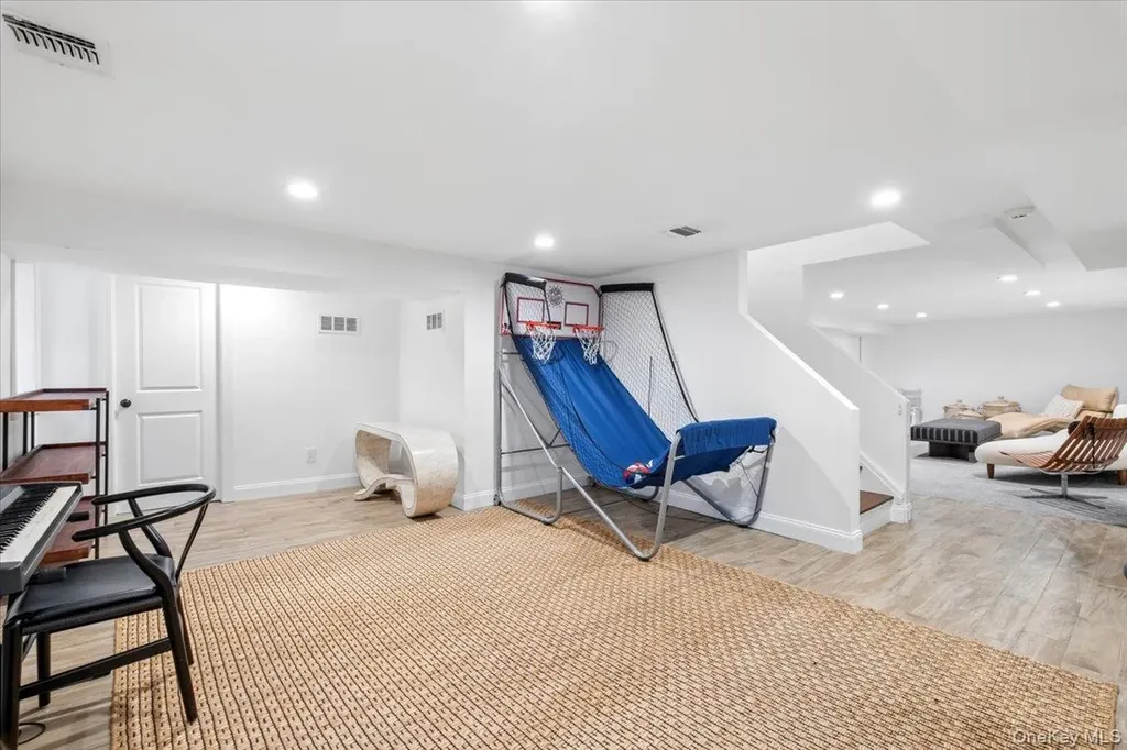 73 Atherstone Road Scarsdale NY 10583