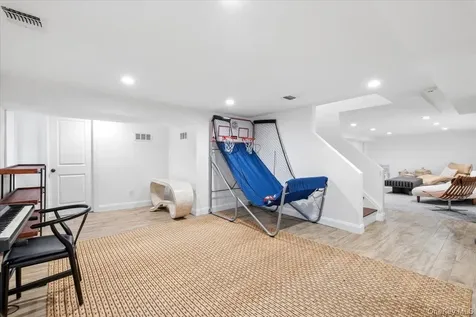 73 Atherstone Road Scarsdale NY 10583