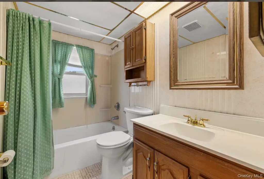 181 Sycamore Avenue Bethpage NY 11714