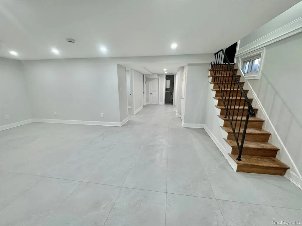 32 Berkshire Road Great Neck NY 11023