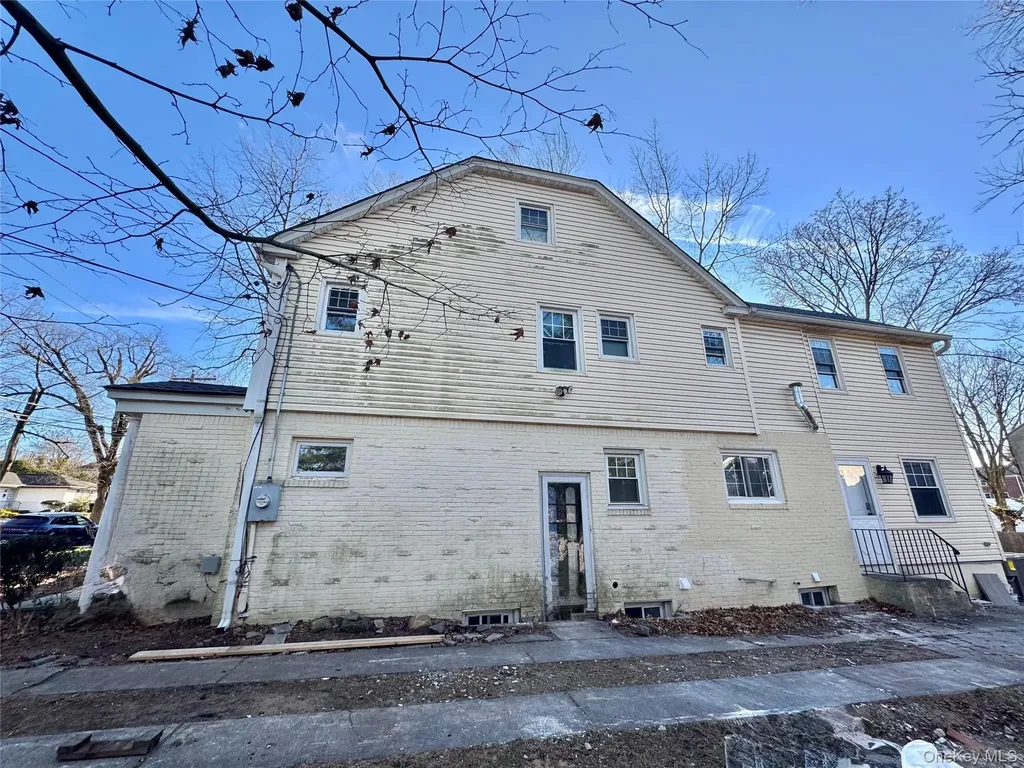 32 Berkshire Road Great Neck NY 11023