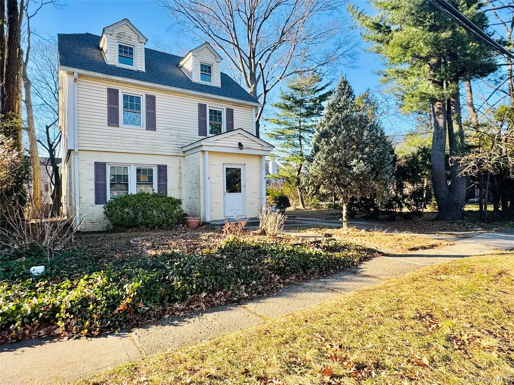 32 Berkshire Road Great Neck NY 11023