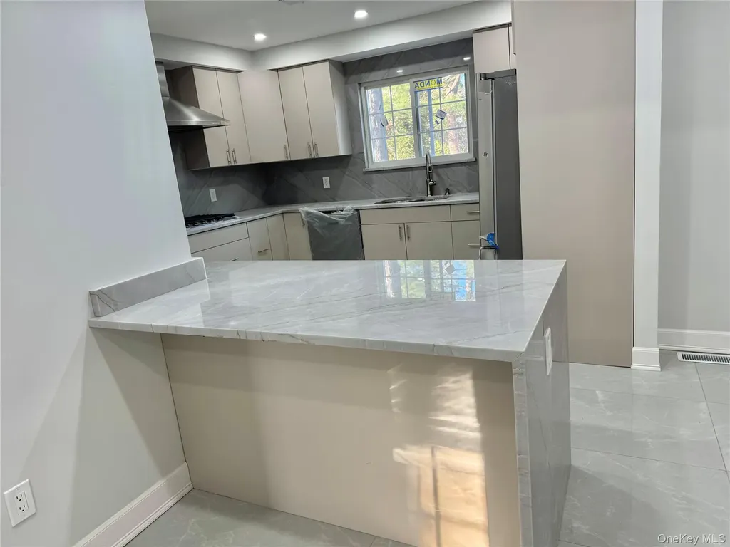 32 Berkshire Road Great Neck NY 11023
