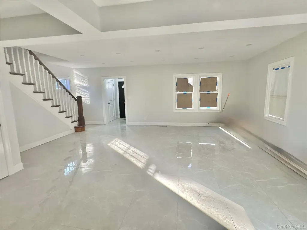 32 Berkshire Road Great Neck NY 11023