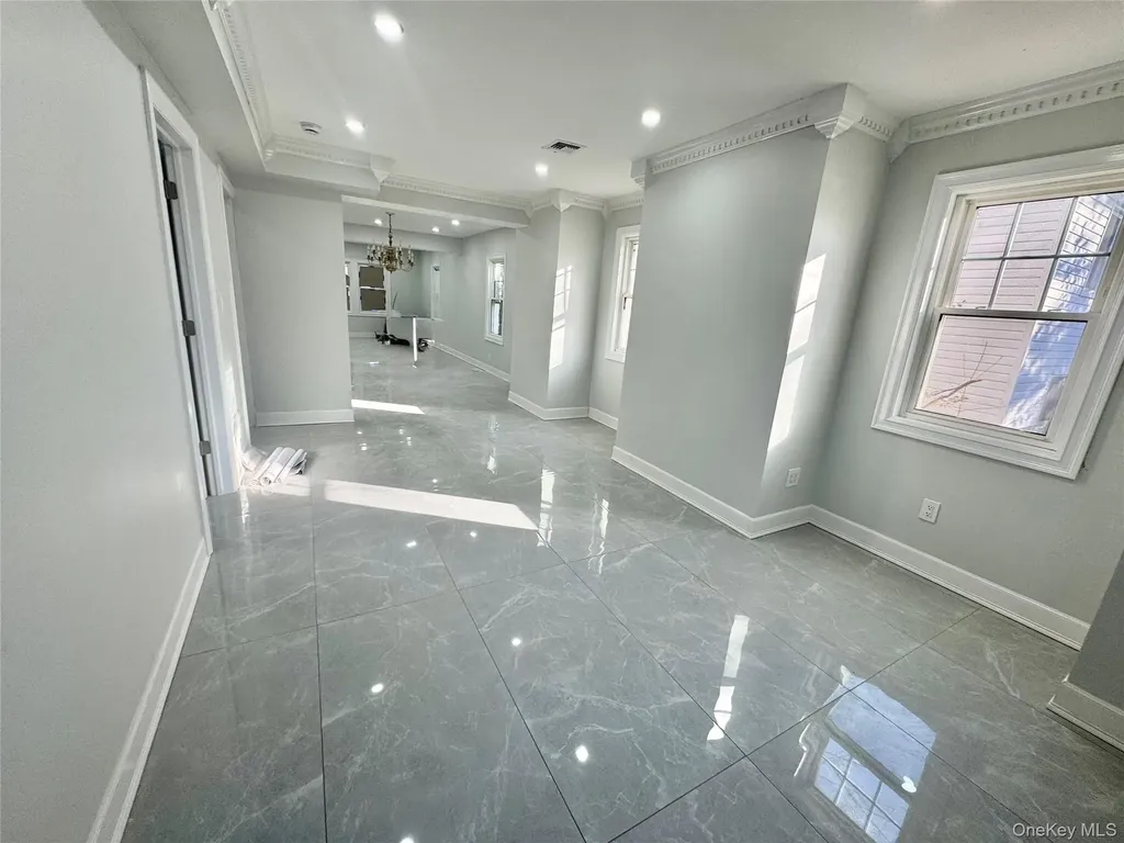 32 Berkshire Road Great Neck NY 11023